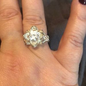 NWOT Silver and Crystal Flower Ring. Size 9